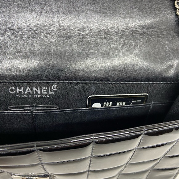 Chanel classic Clutch bag . Pre loved . Authentic. Black patent leath… - Picture 8 of 8